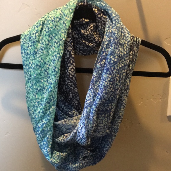 Women’s scarf - Picture 2 of 4